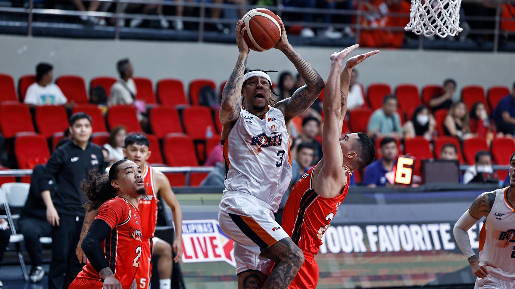 Stand-in import Zach Lofton erupts for 54 in debut as Meralco drubs NorthPort